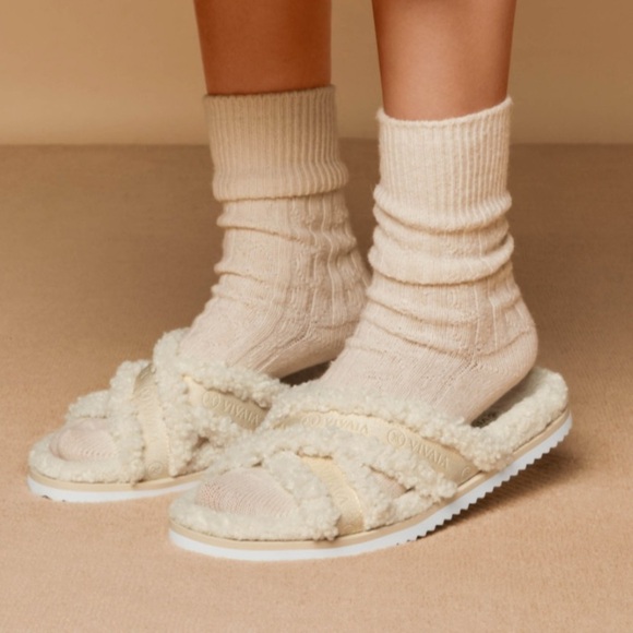 NWOT Vivaia Furry Criss-Cross Strap Slippers (Hannah) Womens Size 40/ US 9 cream - Picture 1 of 11